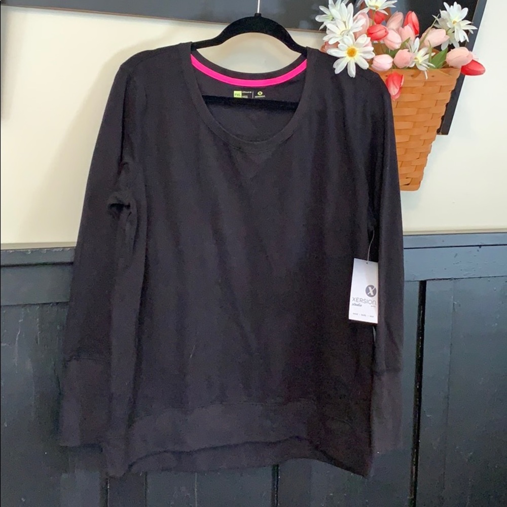 Xersion studio black top PXL sweater like fabric